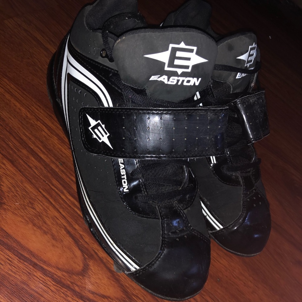 Football cleats sz 10.5